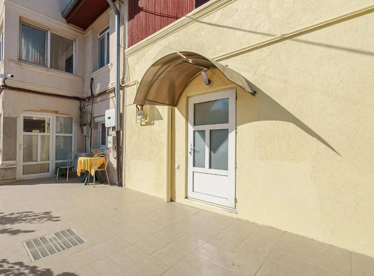 Stone Gate Apartment #3 Boekarest