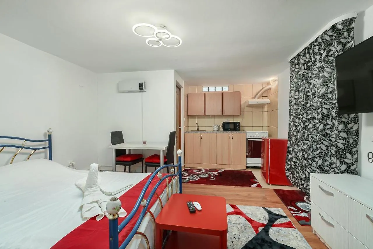 Stone Gate Apartment #3 Boekarest