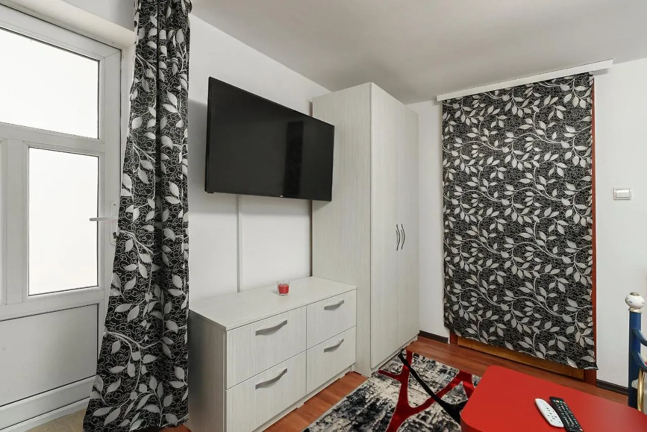 Stone Gate Apartment #3 Boekarest 0*,