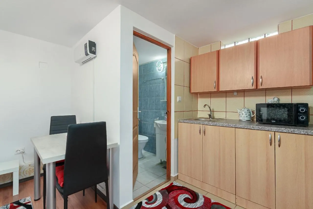 Stone Gate Apartment #3 Boekarest