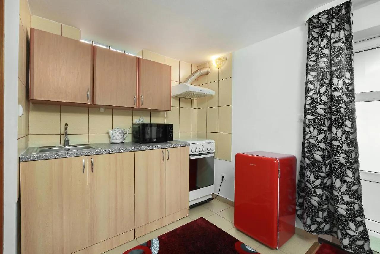 Stone Gate Apartment #3 Bukarest